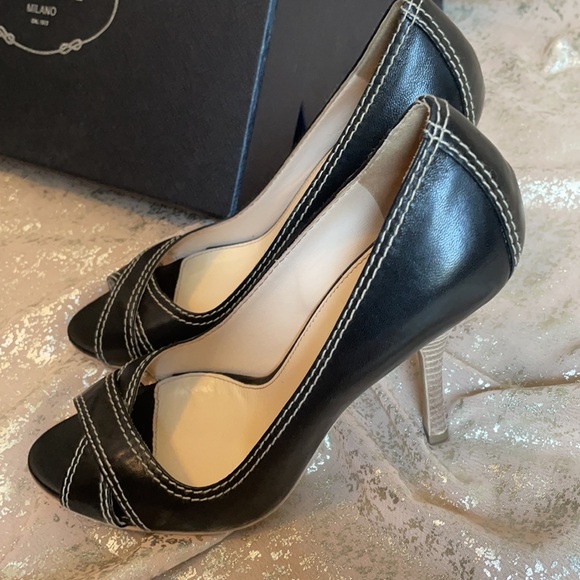 PRADA BLACK STITCH NAPPA DELAVE CLASSIC HEELS! - Picture 3 of 6